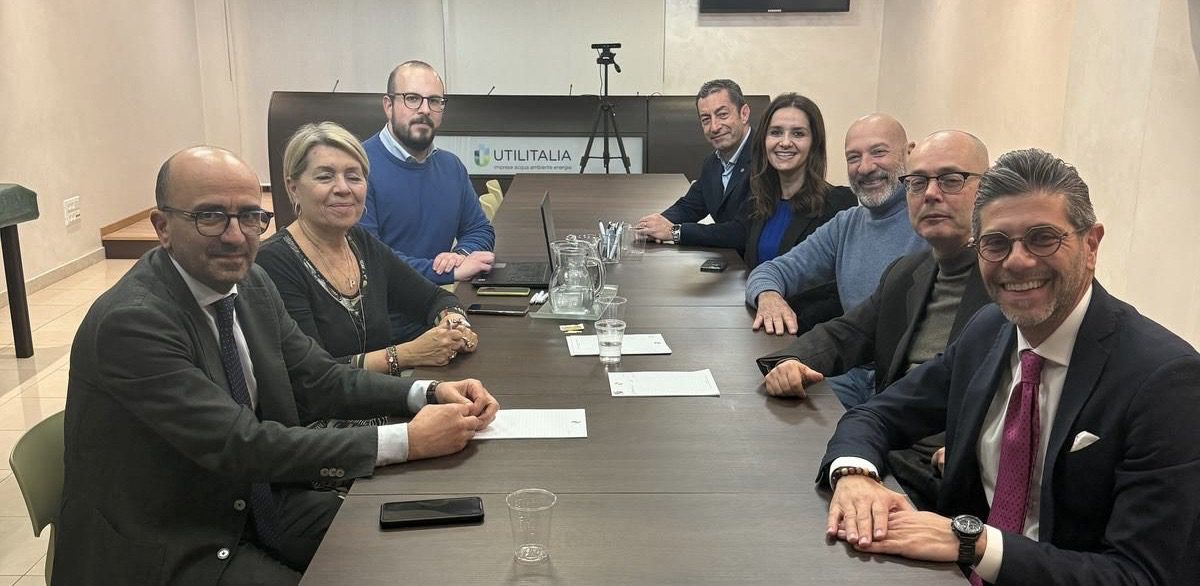 Copertina di: CCNL Elettrico 2025-2027: Siglata l’ipotesi di rinnovo